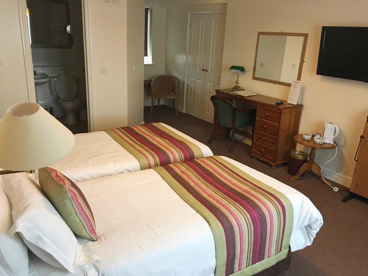 The Tally Ho Hotel - B&B 비세스터 외부 사진